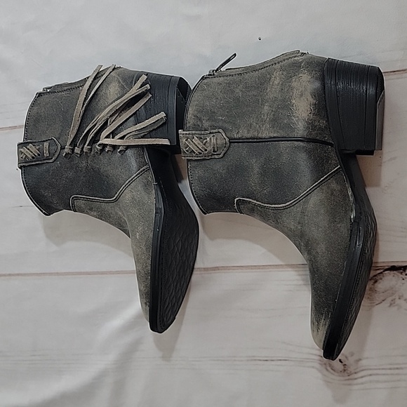 VERY Volatile Los Angeles Fringed Leather Ankel Boots or Booties Western 7.5 - Picture 3 of 8